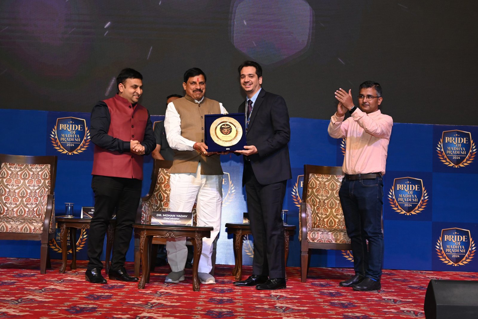 AWARD PIC CM